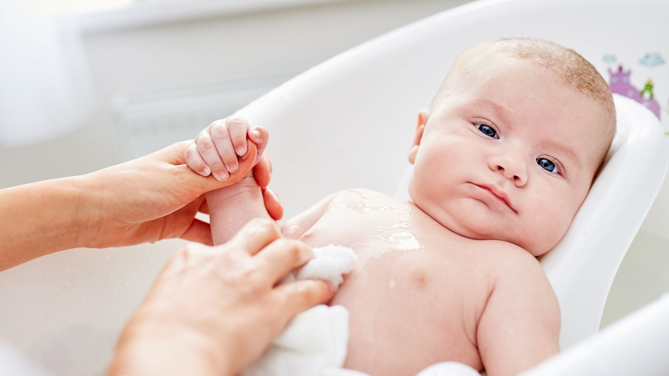 6 Tips on How To Bathe a Baby With Cradle Cap